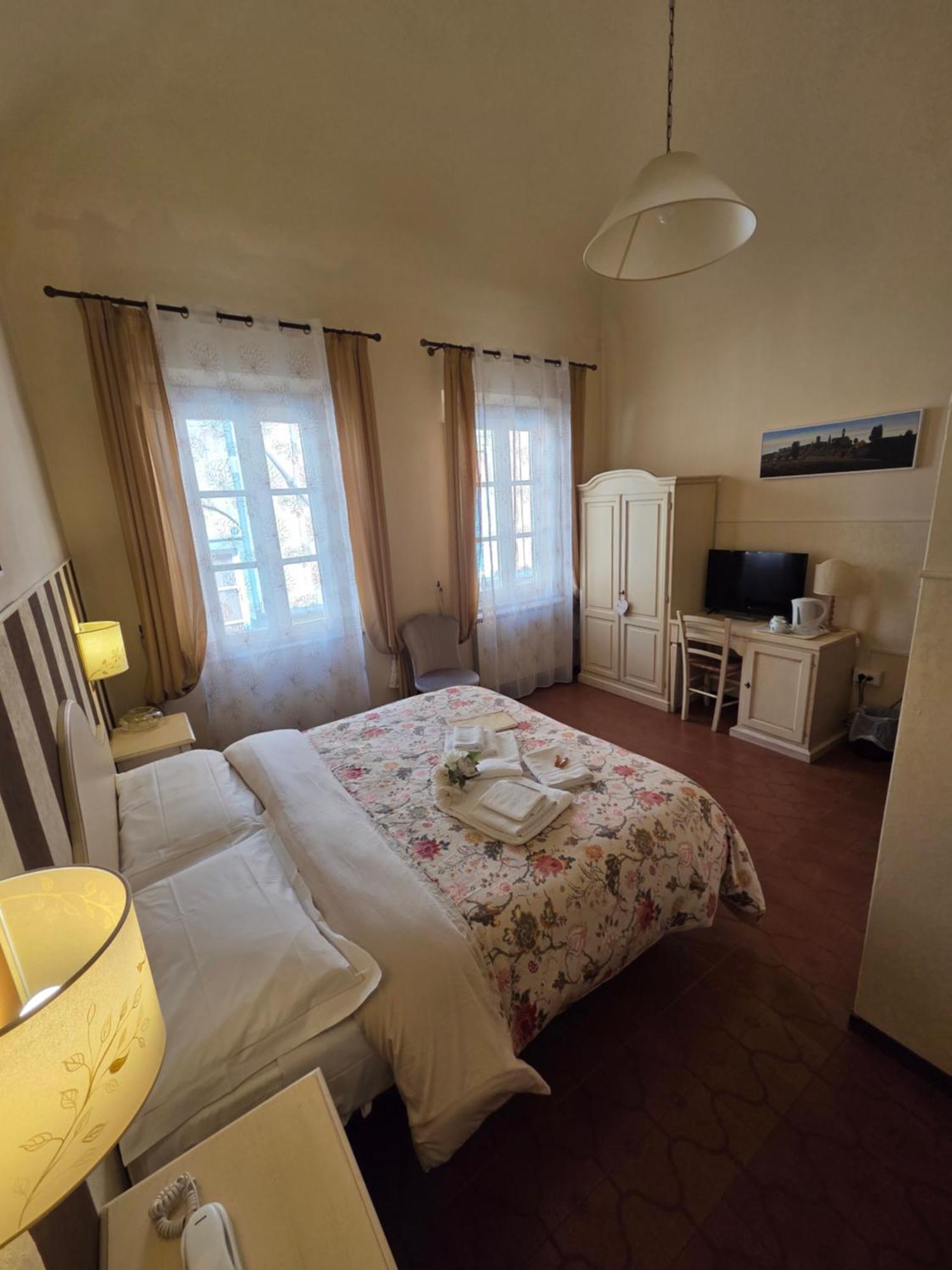 Albergo Etruria Volterra Exterior photo
